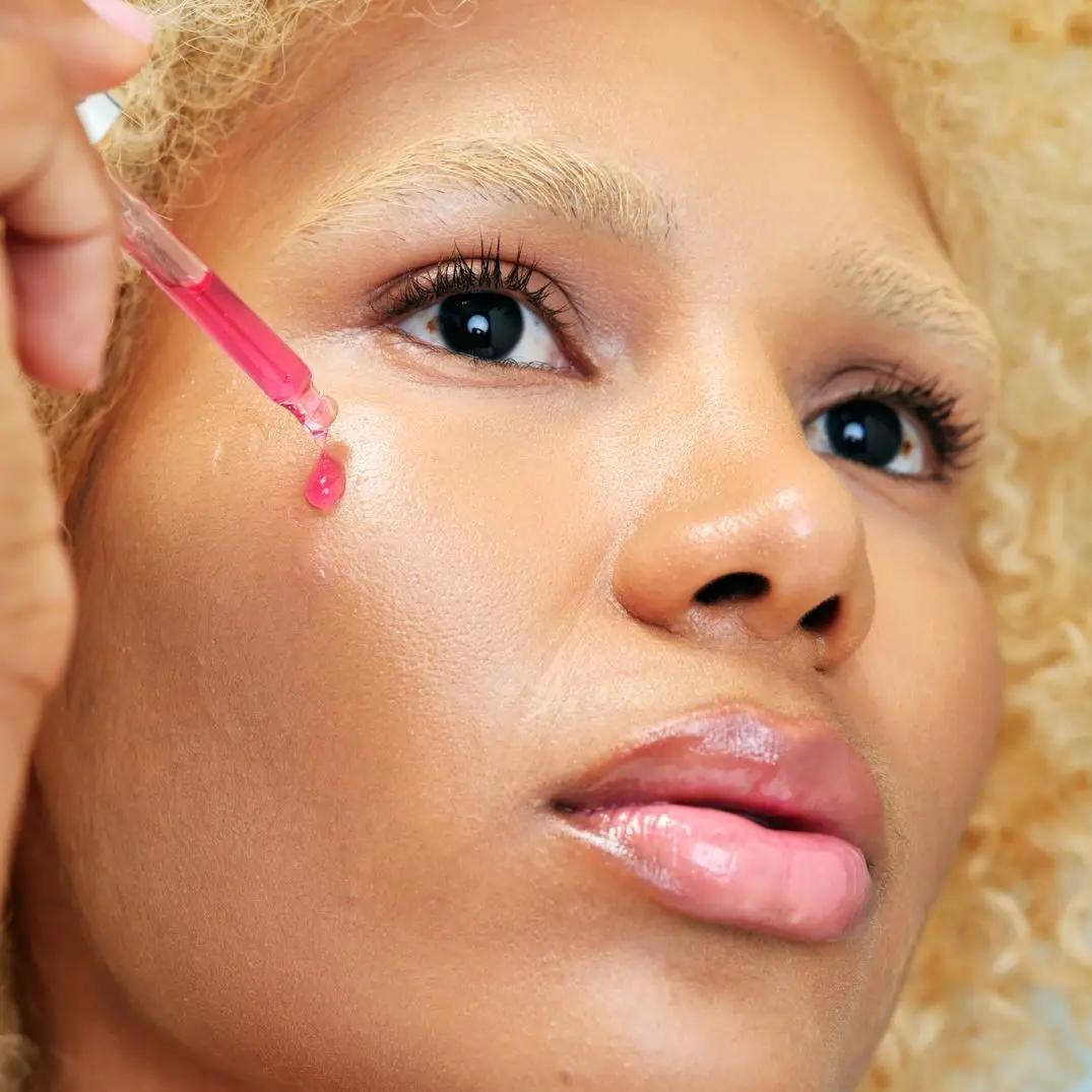 Ansiktsserum - Pink Serum fra Elixir